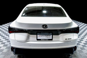 2022 Lexus IS