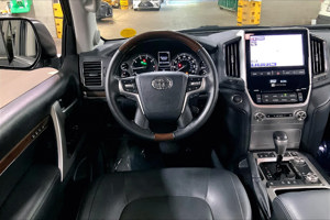 2018 Toyota Land Cruiser