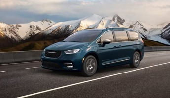 Comprehensive Guide to the 2024 Chrysler Pacifica Hybrid: Exploring Trims, Features, and Market Competitiveness