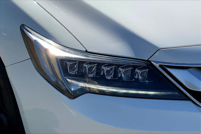 2018 Acura ILX w/Premium Pkg