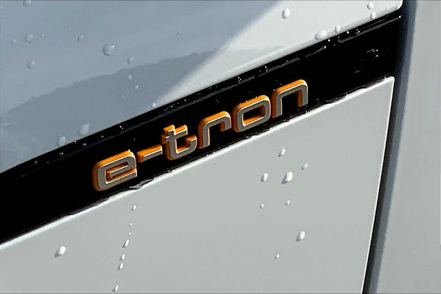 2022 Audi e-tron Sportback S line Premium Plus