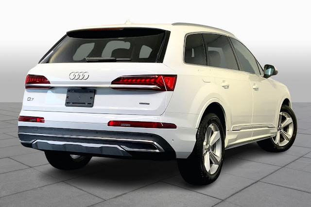 2023 Audi Q7 Premium Plus