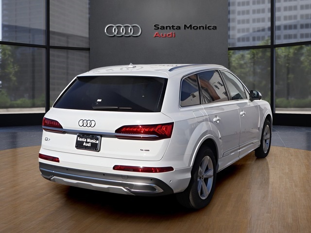 2023 Audi Q7 45 Premium Plus