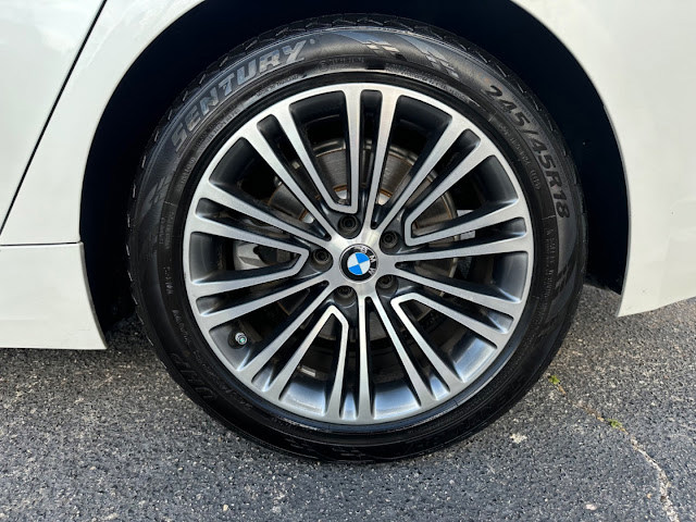 2017 BMW 5 Series 530i Sedan