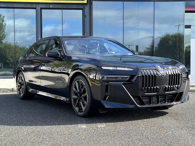 2023 BMW 7 Series 740i