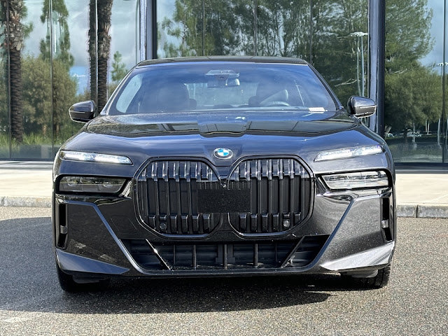 2023 BMW 7 Series 740i