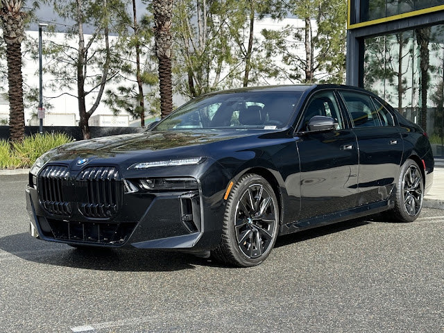 2023 BMW 7 Series 740i