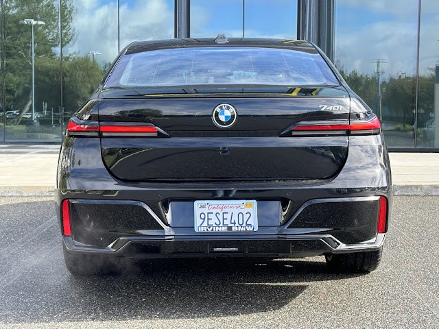 2023 BMW 7 Series 740i