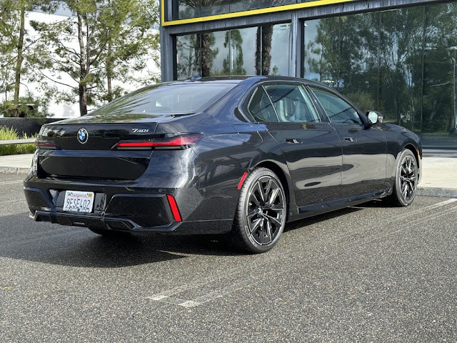 2023 BMW 7 Series 740i