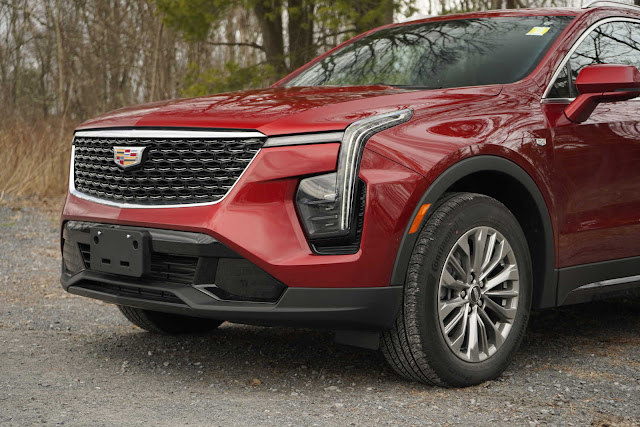 2024 Cadillac XT4 AWD Premium Luxury