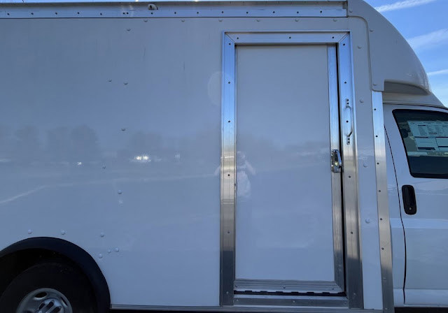 2023 Chevrolet Express Commercial Cutaway 14&#039; SRW Rockport Box Folding Rear Doors