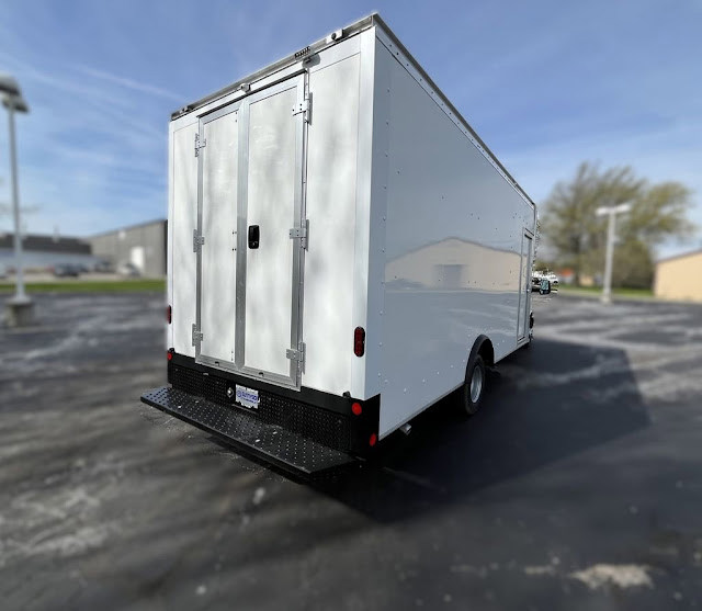 2023 Chevrolet Express Commercial Cutaway 4500 18&#039; Fed Ex Rockport