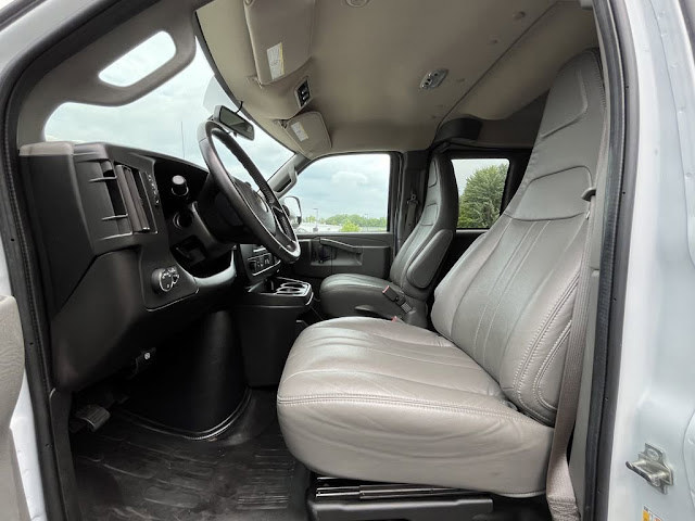 2022 Chevrolet Express Passenger LS