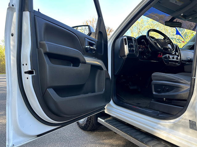 2017 Chevrolet Silverado 1500 4WD Crew Cab 143.5&amp;quot; LT w/2LT