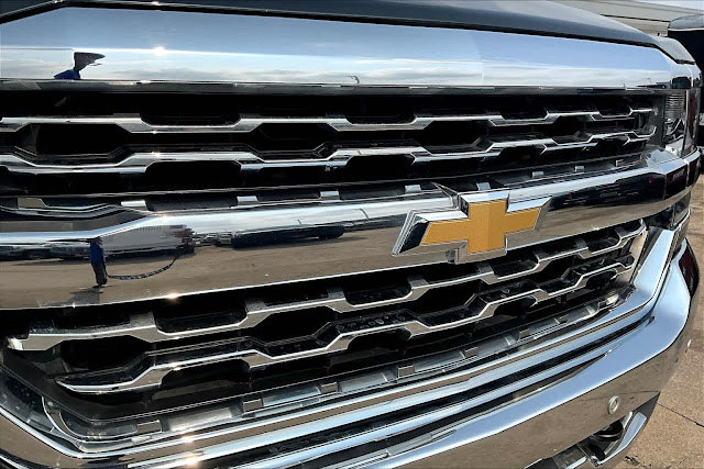 2018 Chevrolet Silverado 1500 LTZ 4WD Crew Cab 143.5