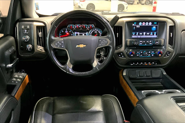 2018 Chevrolet Silverado 1500 High Country 4WD Crew Cab 143.5