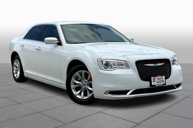 2023 Chrysler 300 Touring