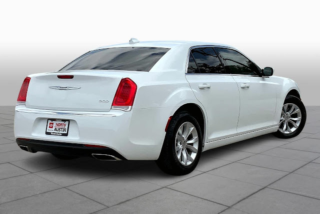 2023 Chrysler 300 Touring