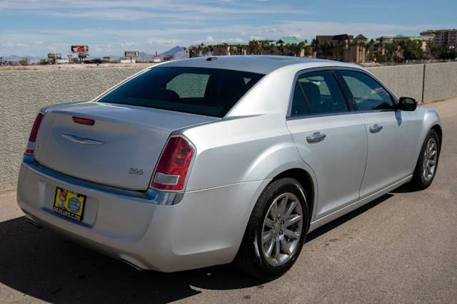 2012 Chrysler 300 4dr Sdn V6 Limited RWD