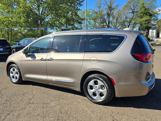 2017 Chrysler Pacifica Touring L Plus