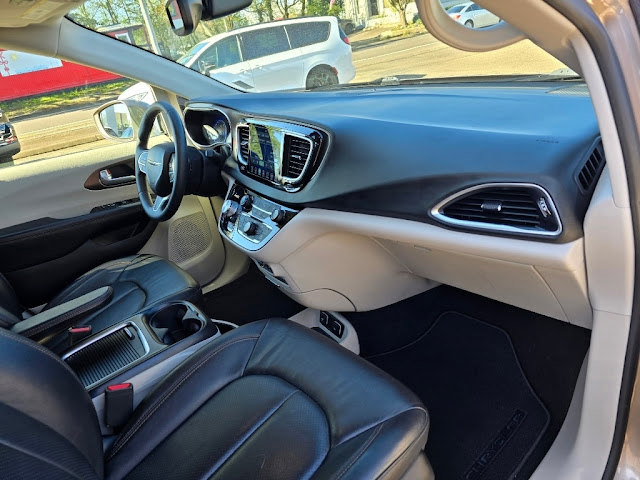 2017 Chrysler Pacifica Touring L Plus