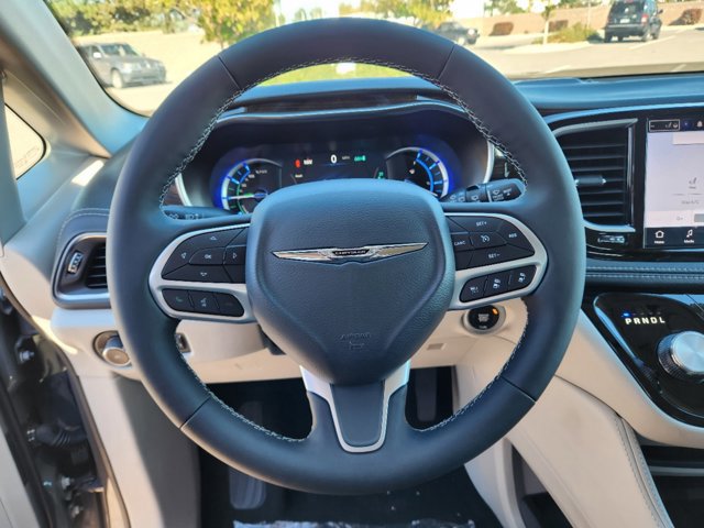 2023 Chrysler Pacifica Hybrid Limited