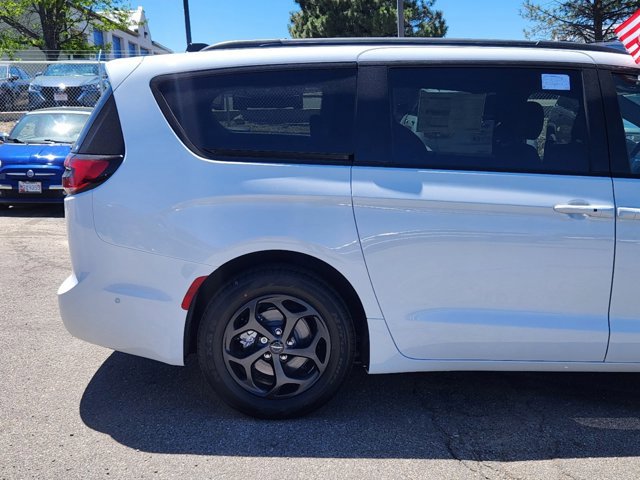 2024 Chrysler Pacifica Hybrid Premium S Appearance Pkg