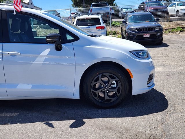 2024 Chrysler Pacifica Hybrid Premium S Appearance Pkg