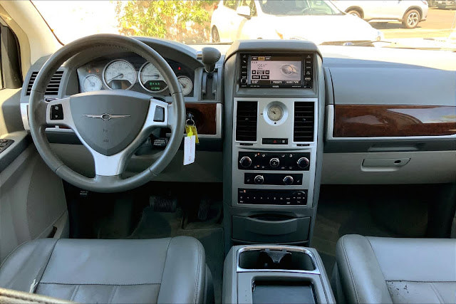 2010 Chrysler Town &amp;amp; Country Touring