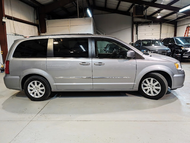 2016 Chrysler Town &amp;amp; Country 4dr Wgn Touring
