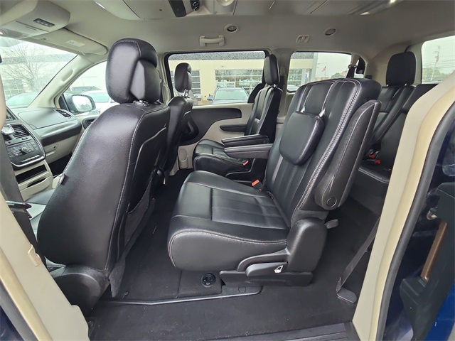 2016 Chrysler Town &amp;amp; Country Touring