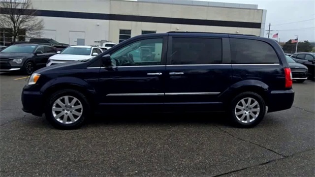 2016 Chrysler Town &amp;amp; Country Touring