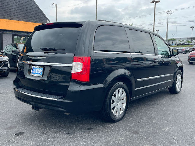 2016 Chrysler Town &amp;amp; Country Touring