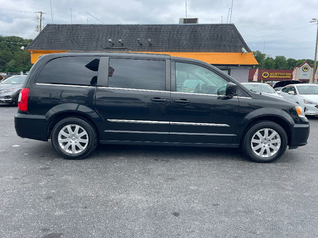 2016 Chrysler Town &amp;amp; Country Touring