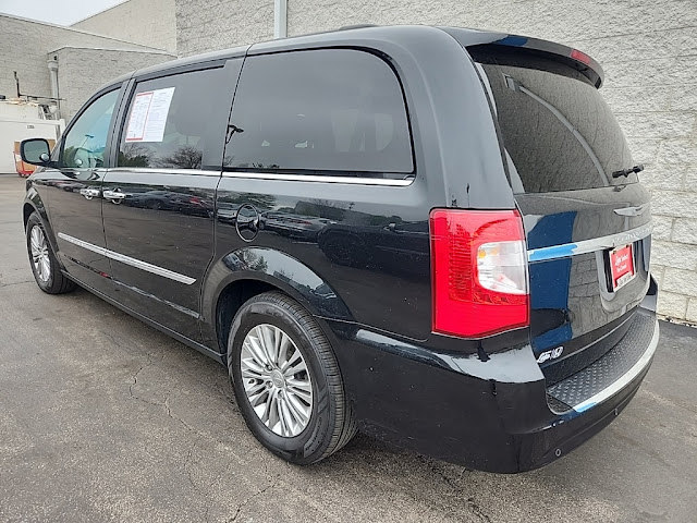 2016 Chrysler Town &amp;amp; Country Touring-L