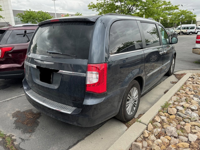 2014 Chrysler Town &amp;amp; Country Touring-L