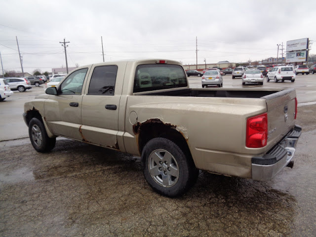 2005 Dodge Dakota 4dr Quad Cab 131  WB SLT