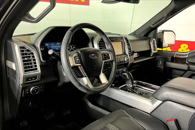 2015 Ford F-150 Platinum 4WD SuperCrew 145