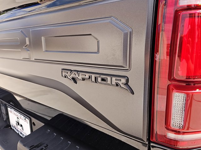 2017 Ford F-150 Raptor 4WD SuperCrew w/ Technology Pkg.