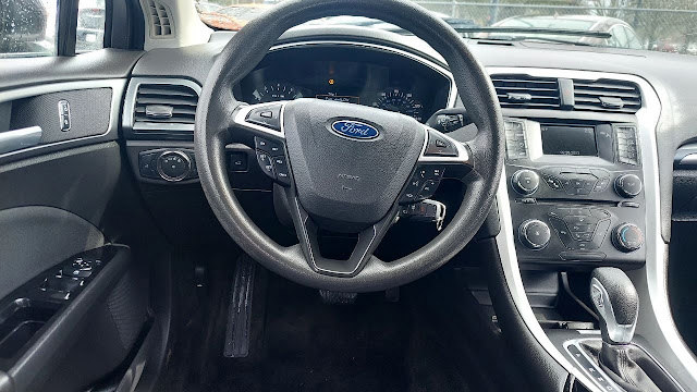 2015 Ford Fusion SE 4dr Sedan
