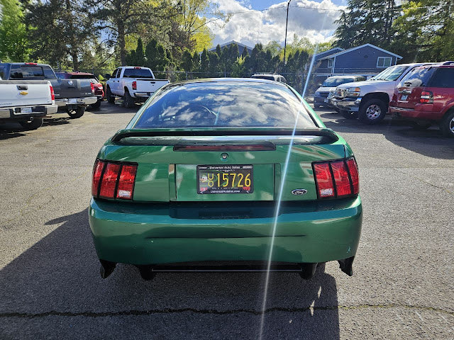 2000 Ford Mustang Base 2dr Fastback