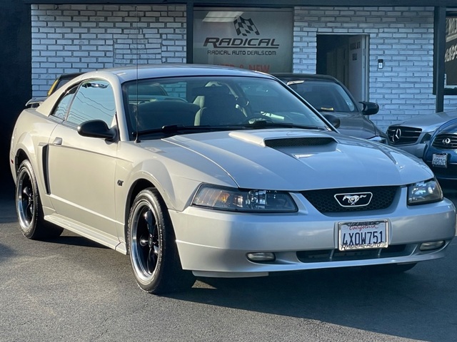 2002 Ford Mustang GT Deluxe