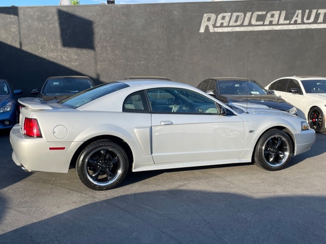 2002 Ford Mustang GT Deluxe