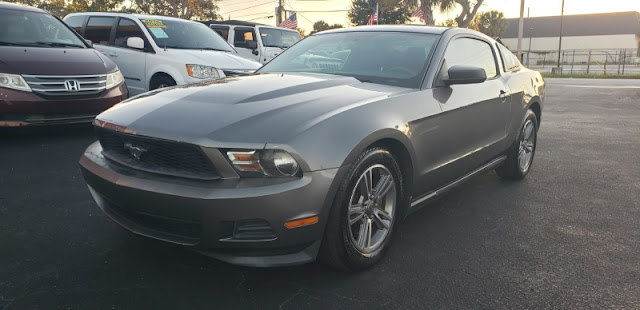 2011 Ford Mustang 2dr Cpe V6