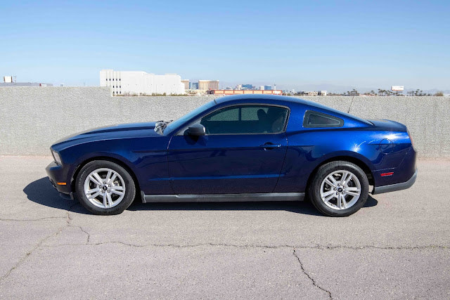 2010 Ford Mustang 2dr Cpe V6