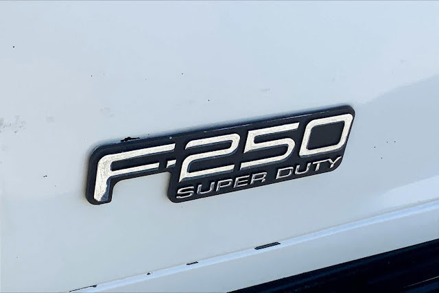 1999 Ford Super Duty F-250 XL Reg Cab 137 XL