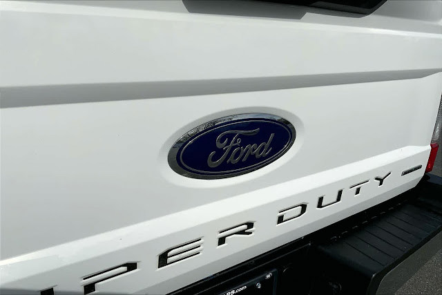 2017 Ford Super Duty F-250 SRW XLT 4WD Reg Cab 8 Box