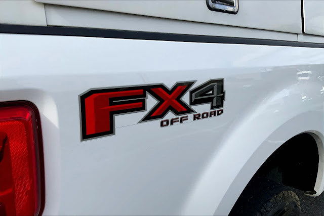2017 Ford Super Duty F-250 SRW XLT 4WD Reg Cab 8 Box