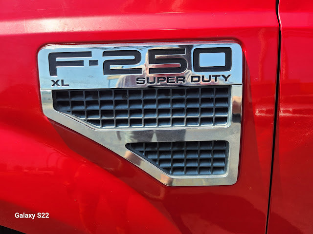 2008 Ford Super Duty F-250 SRW 2WD Reg Cab 137 XL