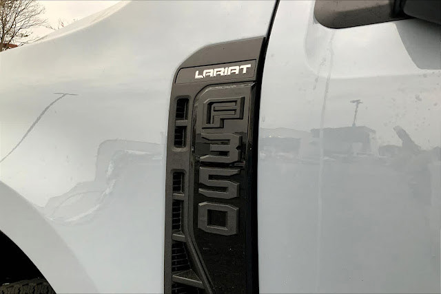 2024 Ford Super Duty F-350 SRW LARIAT 4WD Crew Cab 6.75 Box